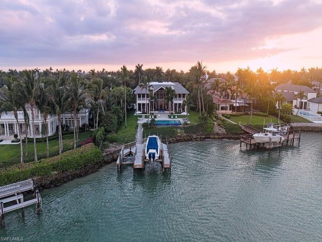 4253 Cutlass LN, Naples, FL 34102