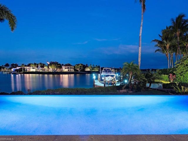 4253 Cutlass LN, Naples, FL 34102