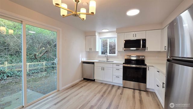 924 - 926 CRESTVIEW Lane, Mount Vernon, WA 98273