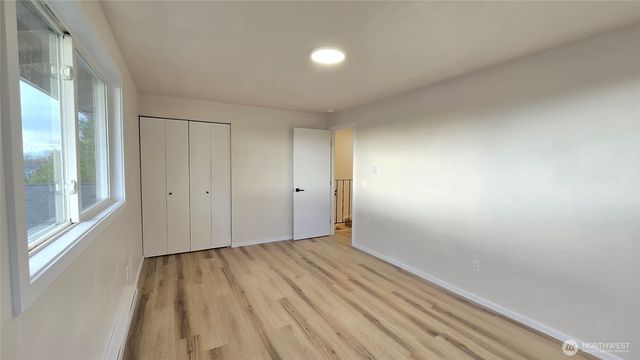 924 - 926 CRESTVIEW Lane, Mount Vernon, WA 98273