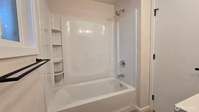 924 - 926 CRESTVIEW Lane, Mount Vernon, WA 98273