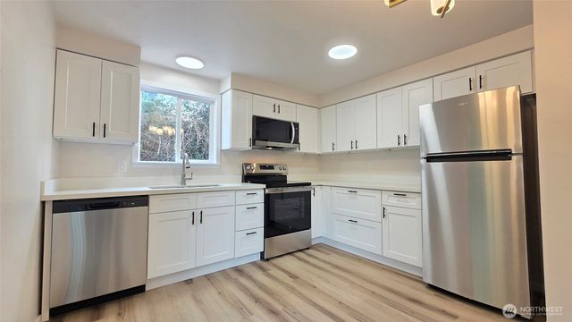 924 - 926 CRESTVIEW Lane, Mount Vernon, WA 98273