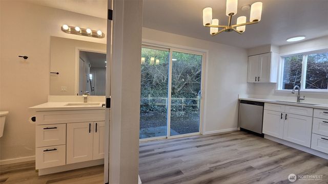 924 - 926 CRESTVIEW Lane, Mount Vernon, WA 98273