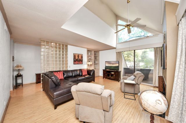 330 Litchfield Lane 37, Houston, TX 77024