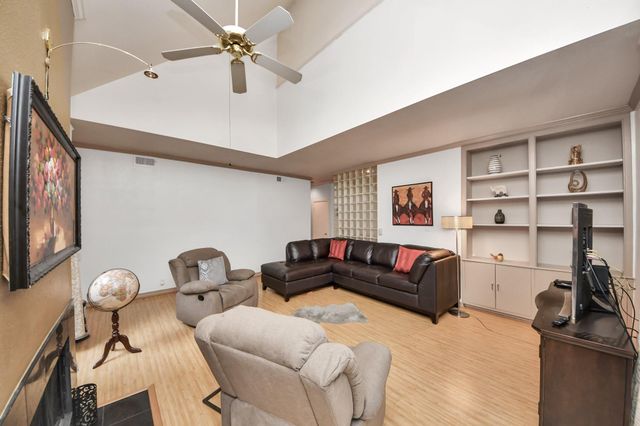 330 Litchfield Lane 37, Houston, TX 77024