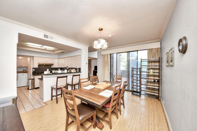 330 Litchfield Lane 37, Houston, TX 77024