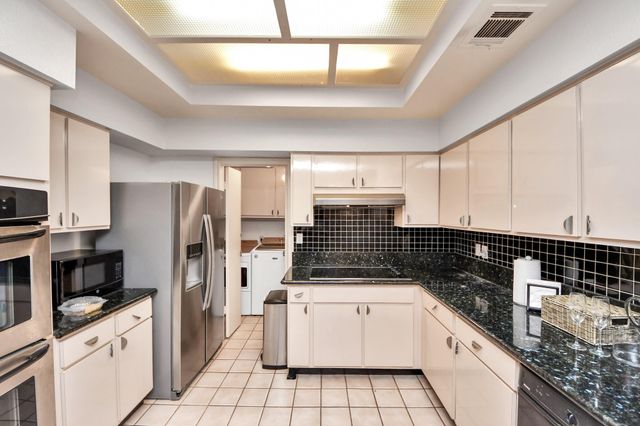 330 Litchfield Lane 37, Houston, TX 77024