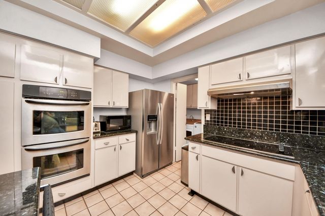 330 Litchfield Lane 37, Houston, TX 77024