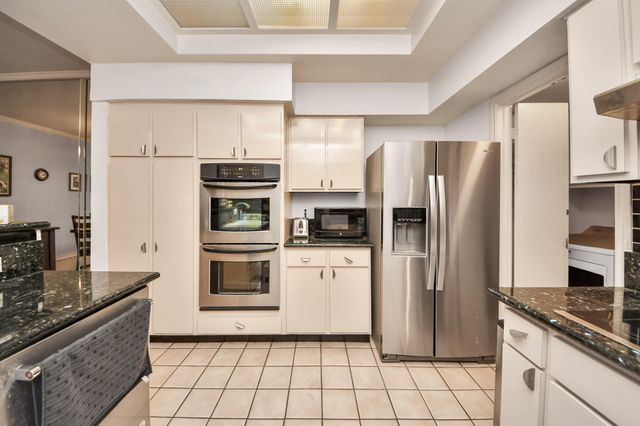 330 Litchfield Lane 37, Houston, TX 77024