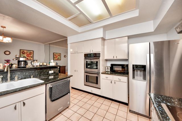 330 Litchfield Lane 37, Houston, TX 77024
