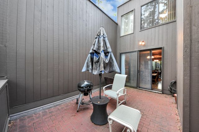 330 Litchfield Lane 37, Houston, TX 77024