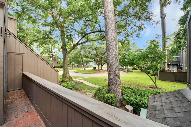 330 Litchfield Lane 37, Houston, TX 77024