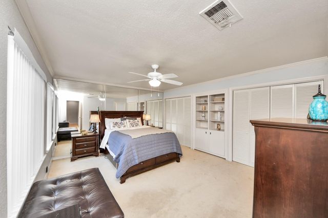 330 Litchfield Lane 37, Houston, TX 77024