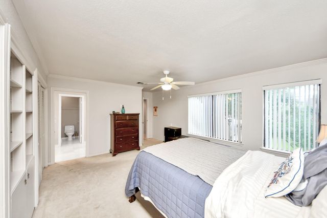 330 Litchfield Lane 37, Houston, TX 77024