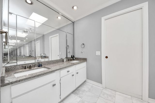 330 Litchfield Lane 37, Houston, TX 77024