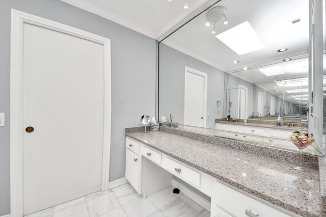 330 Litchfield Lane 37, Houston, TX 77024