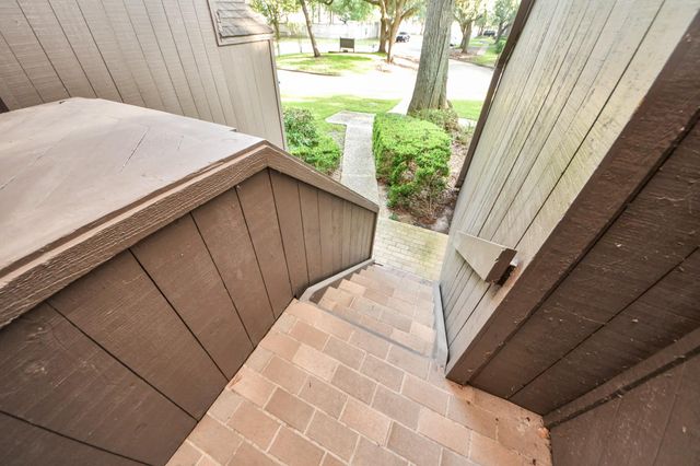 330 Litchfield Lane 37, Houston, TX 77024