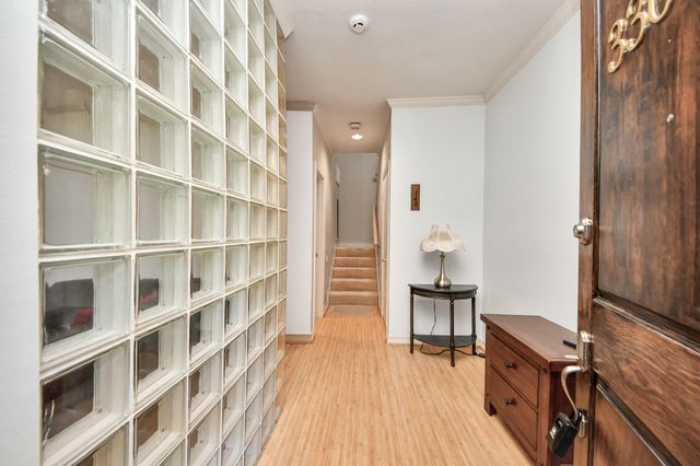 330 Litchfield Lane 37, Houston, TX 77024