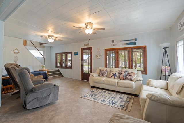 8532 E Wesley Lane, North Webster, IN 46555
