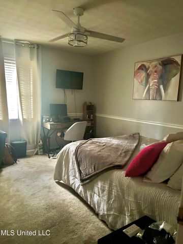 5636 Ridgewood Road, Jackson, MS 39211