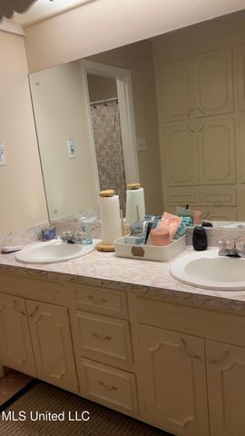 5636 Ridgewood Road, Jackson, MS 39211