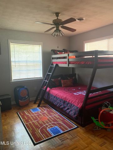 5636 Ridgewood Road, Jackson, MS 39211