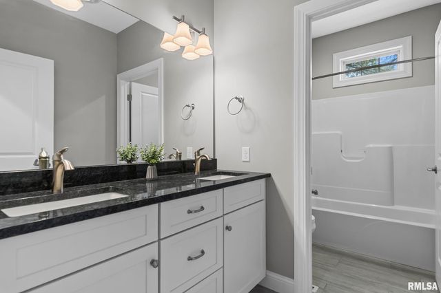 10 The Elms Lane, Springfield, IL 62712