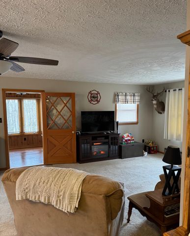 24975 Coshocton Road, Howard, OH 43028