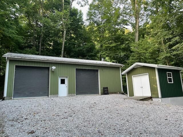 24975 Coshocton Road, Howard, OH 43028
