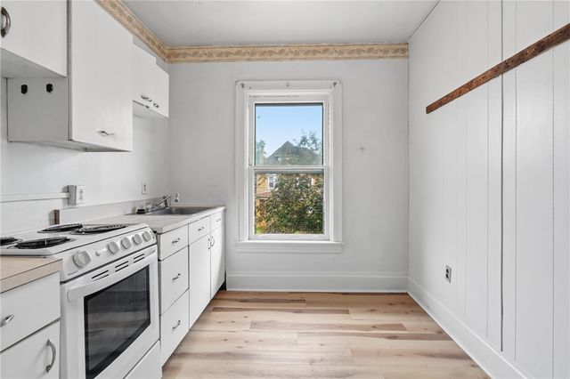 52 Oakwood Road, Crafton, PA 15205