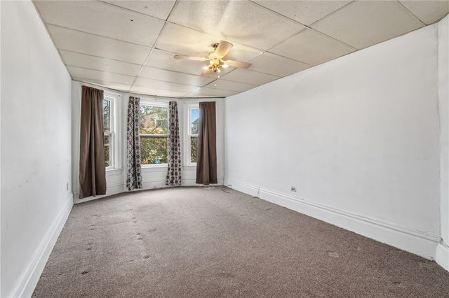 52 Oakwood Road, Crafton, PA 15205