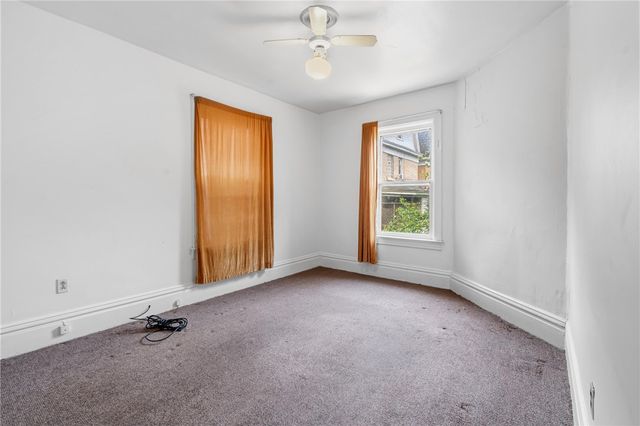 52 Oakwood Road, Crafton, PA 15205