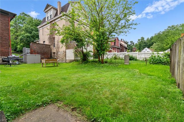 52 Oakwood Road, Crafton, PA 15205