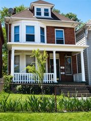 52 Oakwood Road, Crafton, PA 15205
