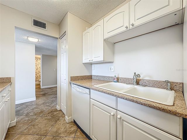 7401 BAY ISLAND DRIVE S 232, South Pasadena, FL 33707