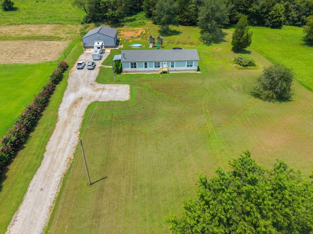 4022 Ella West Cir, Lynnville, TN 38472