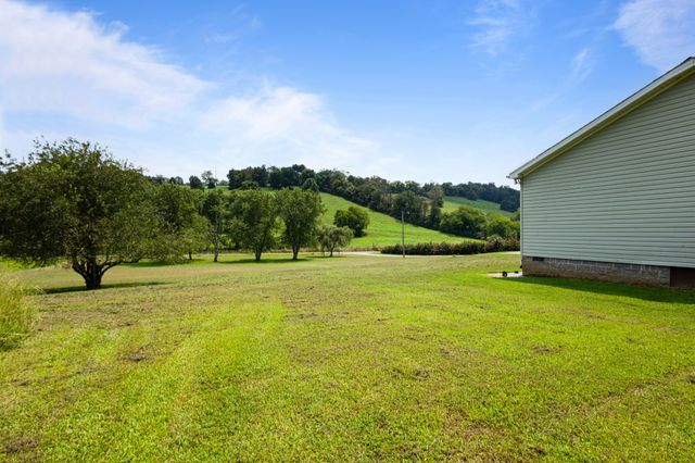 4022 Ella West Cir, Lynnville, TN 38472