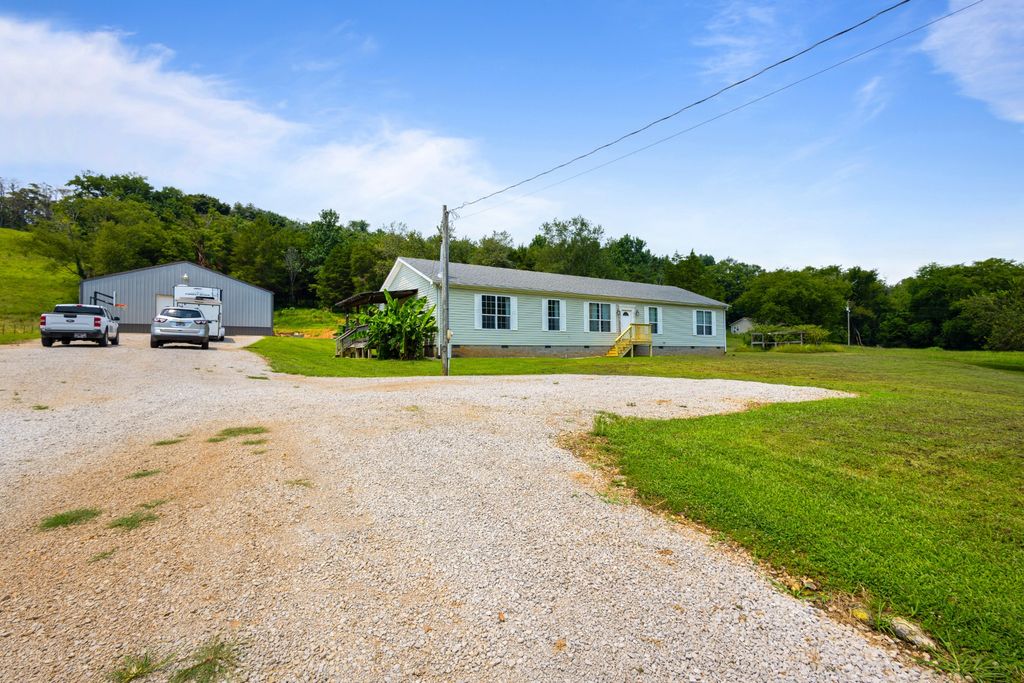 4022 Ella West Cir, Lynnville, TN 38472
