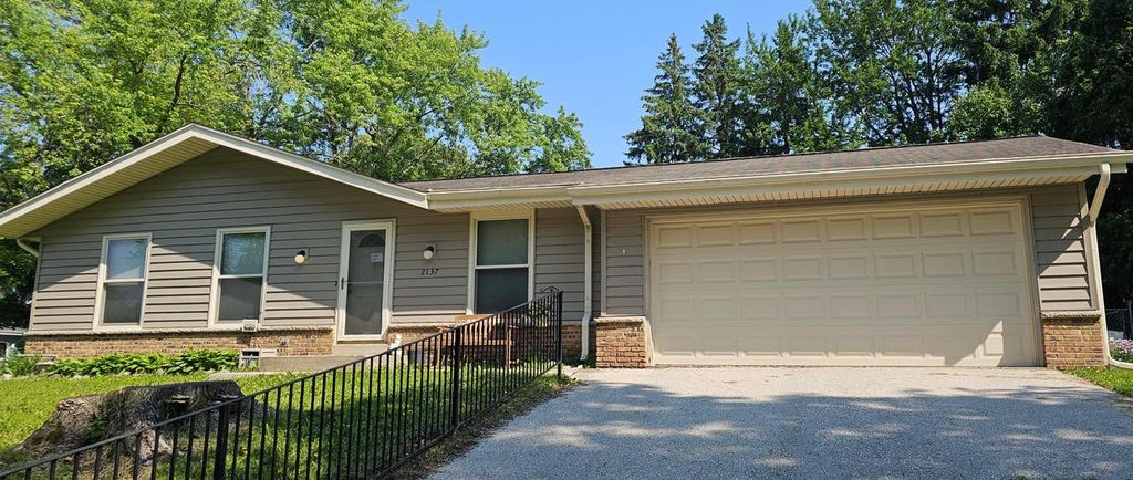 2137 Melody LANE, Waukesha, WI 53186