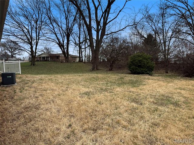 4750 Central School Road, St Charles, MO 63304