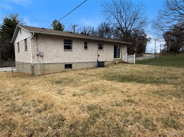 4750 Central School Road, St Charles, MO 63304