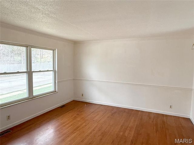 4750 Central School Road, St Charles, MO 63304