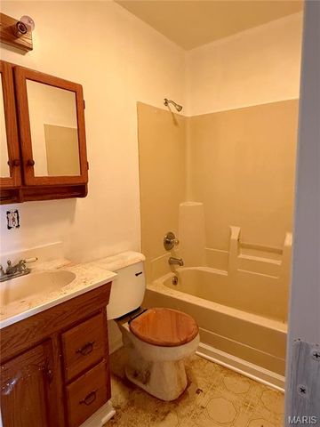 4750 Central School Road, St Charles, MO 63304