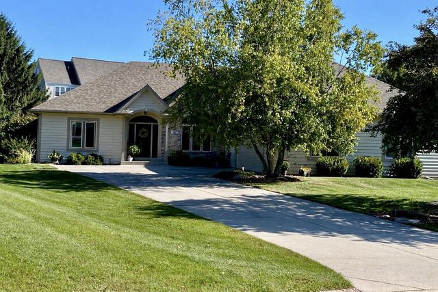 N21W26622 Cattail COURT, Pewaukee, WI 53072