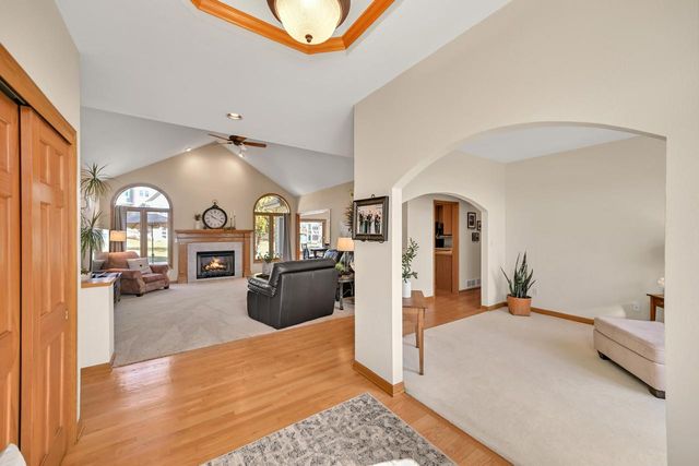 N21W26622 Cattail COURT, Pewaukee, WI 53072