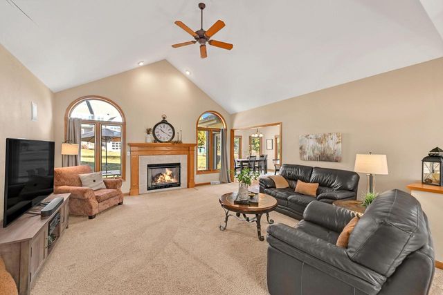 N21W26622 Cattail COURT, Pewaukee, WI 53072