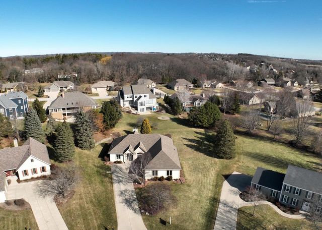 N21W26622 Cattail COURT, Pewaukee, WI 53072