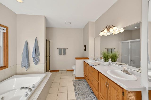 N21W26622 Cattail COURT, Pewaukee, WI 53072