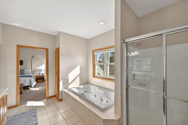 N21W26622 Cattail COURT, Pewaukee, WI 53072