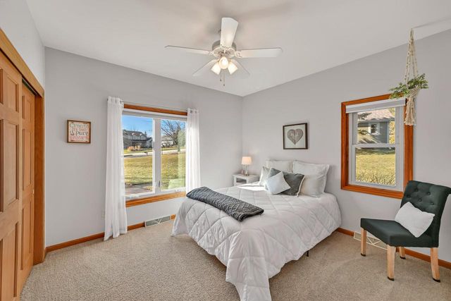 N21W26622 Cattail COURT, Pewaukee, WI 53072